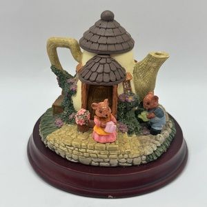 Hewlett Heath Collectible Teapot Cottages Bears Cottage Trinket Holder